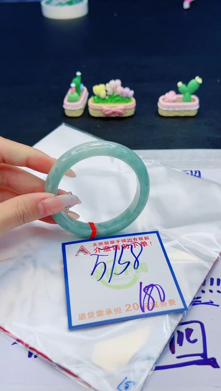 【闪购商品】翡翠手镯未镶嵌，质检证书图片色彩偏黑白