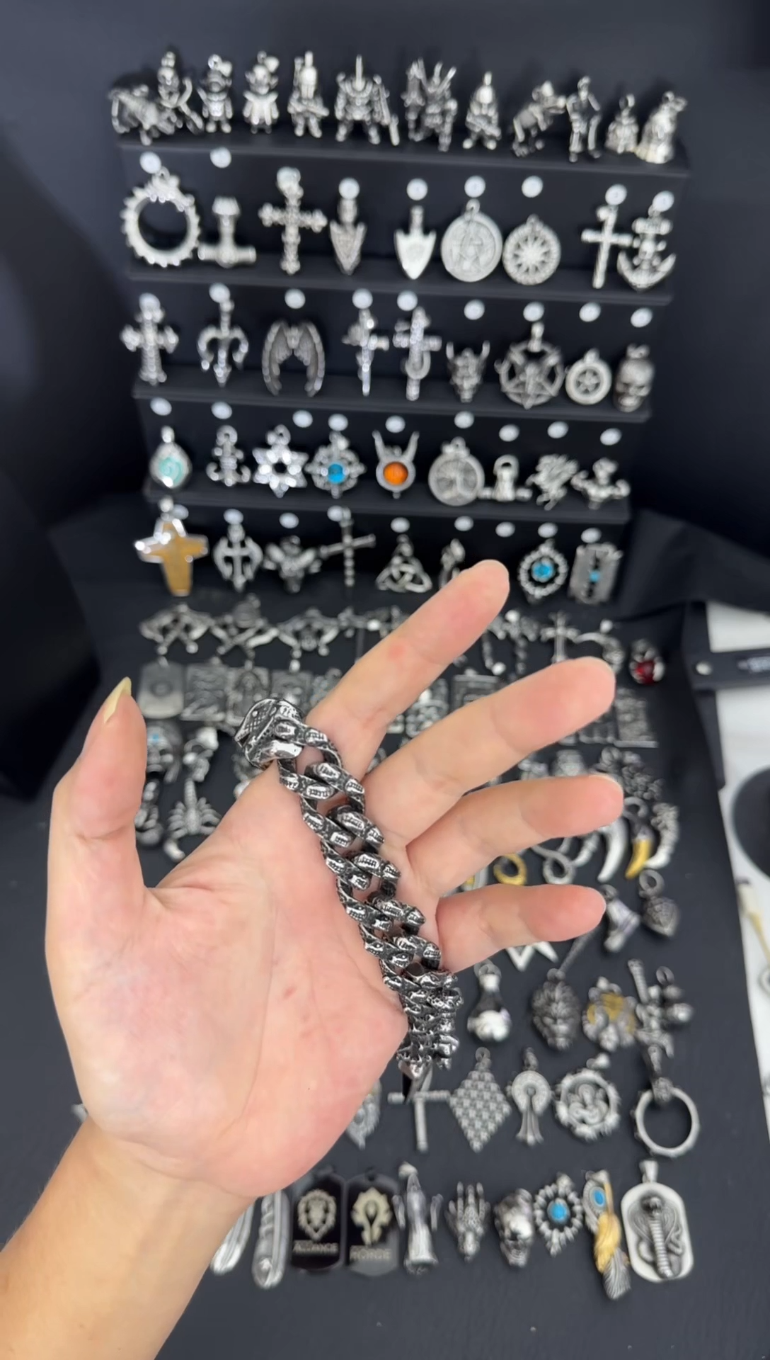 钛钢树脂野***助手链一条17CM
