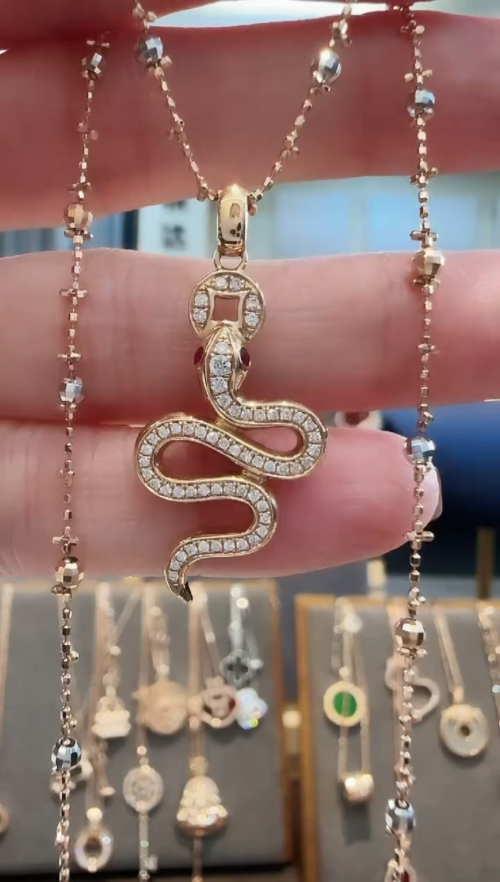 18K金镶嵌吊坠(不含链)天然钻石18K金钻石蛇蛇吊坠不含链