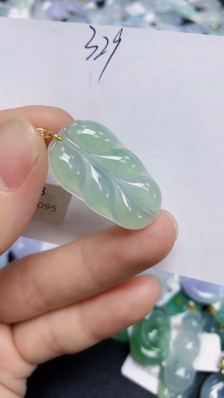 颈饰18K金镶嵌翡翠天然缅甸翡翠A货翡翠百元以上9元证书费自理