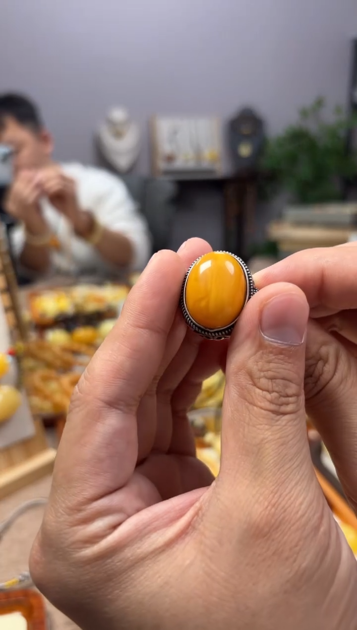 【闪购商品】蜜蜡裸石未镶嵌戒指