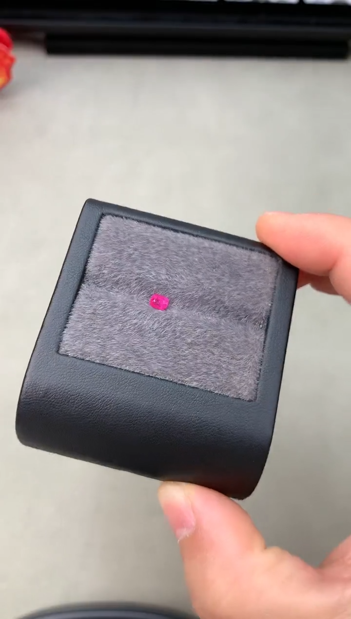 【闪购商品】定制尖晶石裸石未镶嵌0.36ct 吉尔德曼辛绝地武士