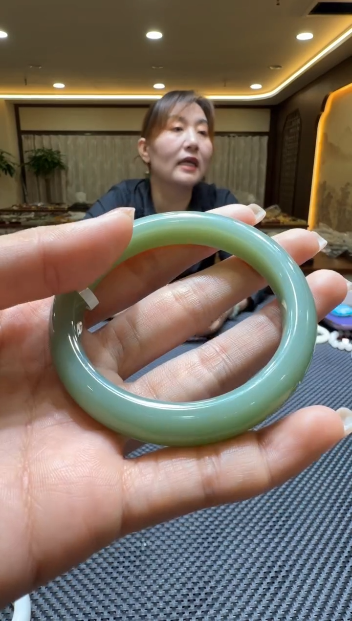 颈饰未镶嵌和田玉手镯56