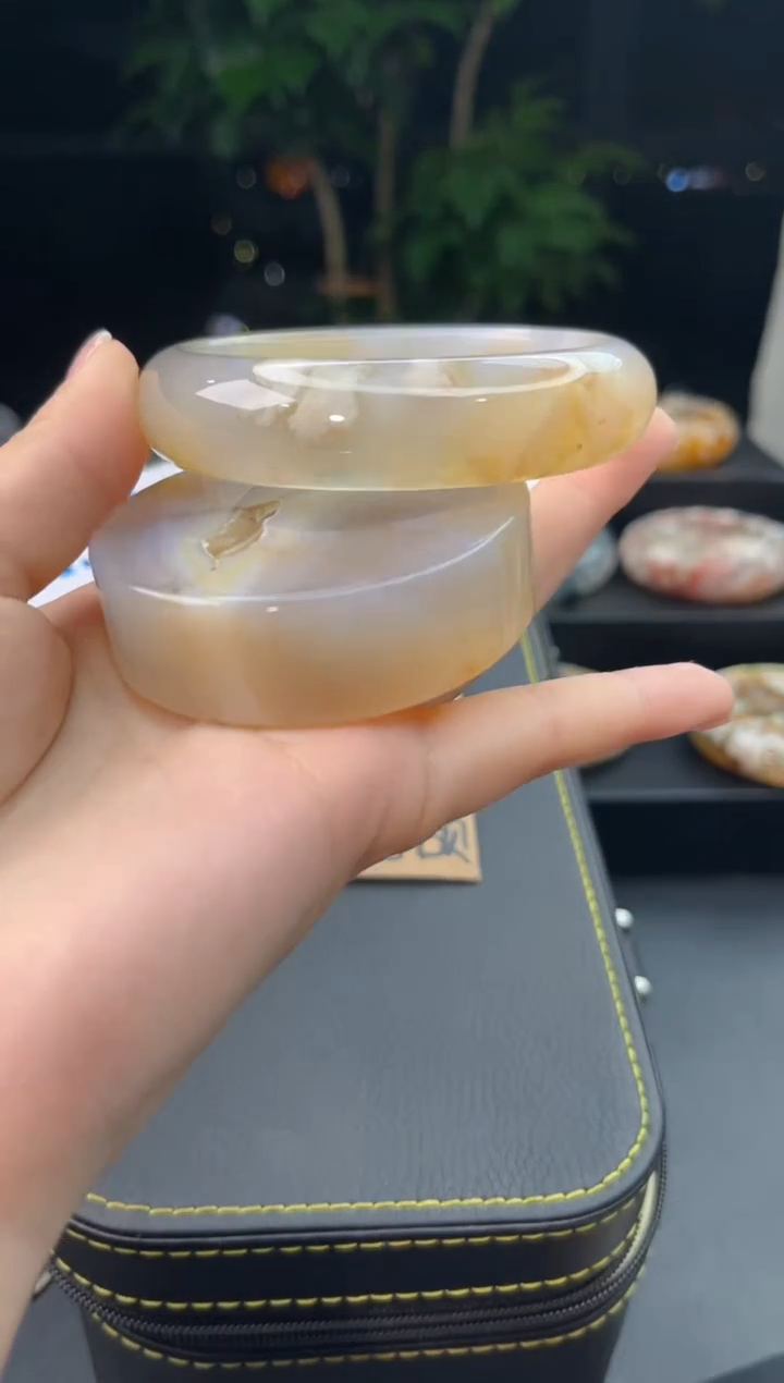 【闪购商品】石英质玉手镯未镶嵌赠送镯心（60圈口）无证书