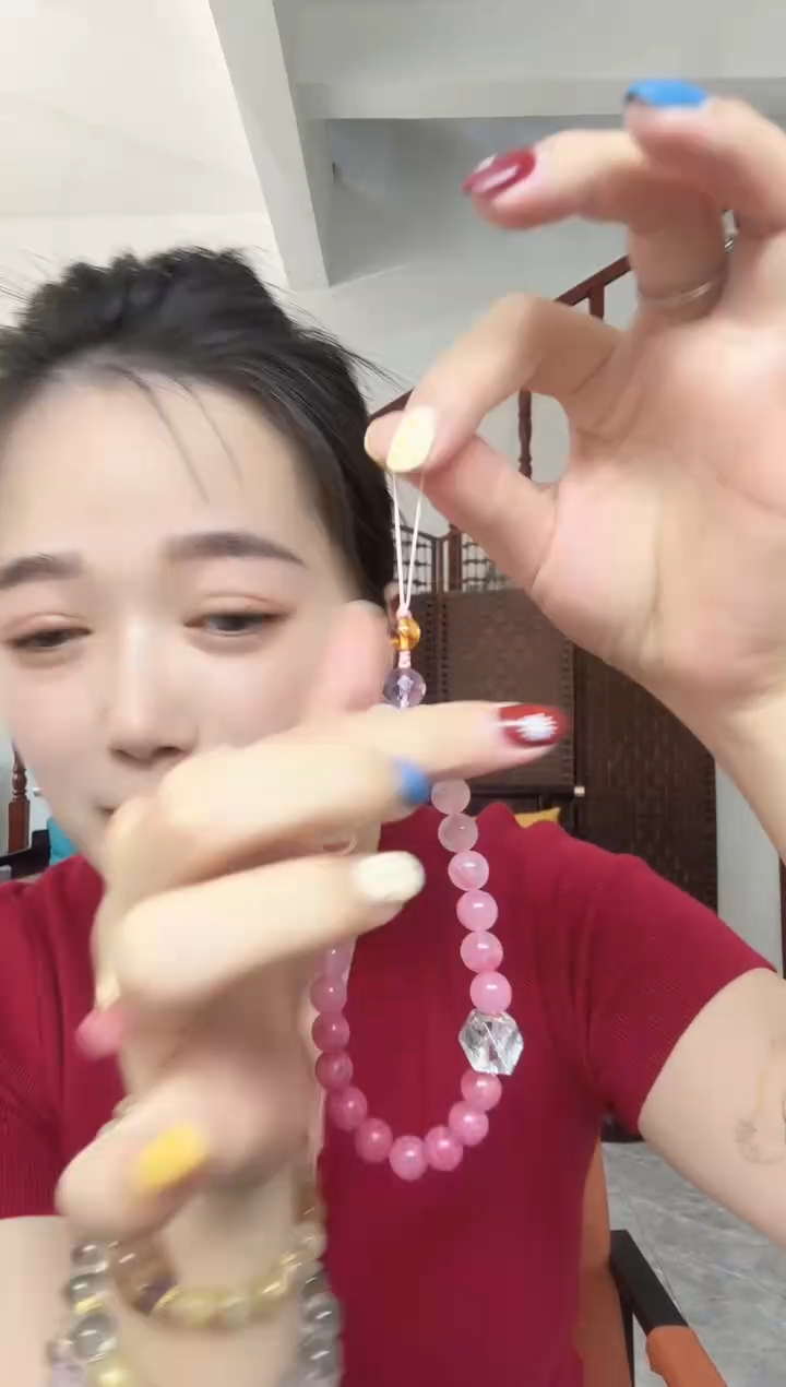 未镶嵌颈饰水晶?****•水晶手机链