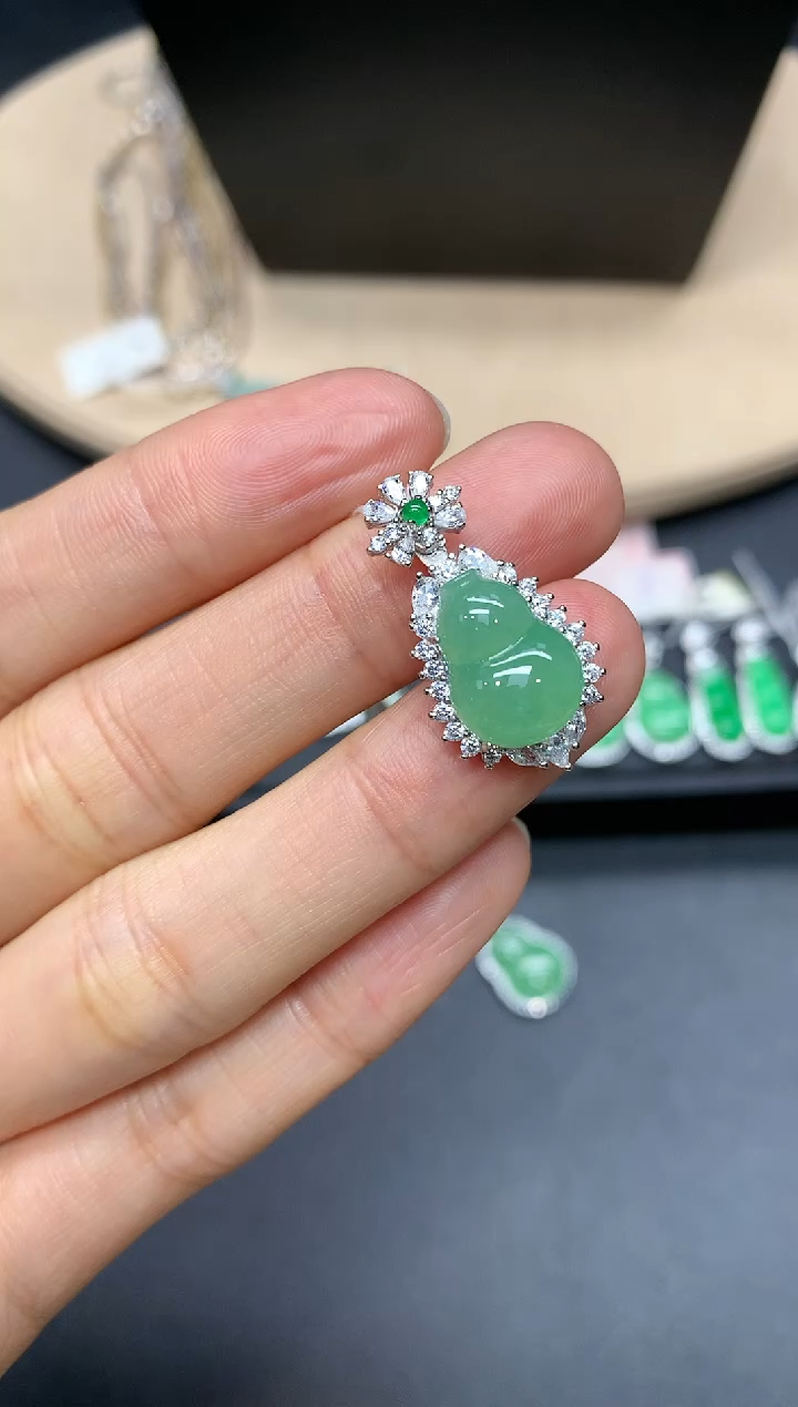 【闪购商品】翡翠吊坠(不含链)银S925镶嵌葫芦【无服务费】