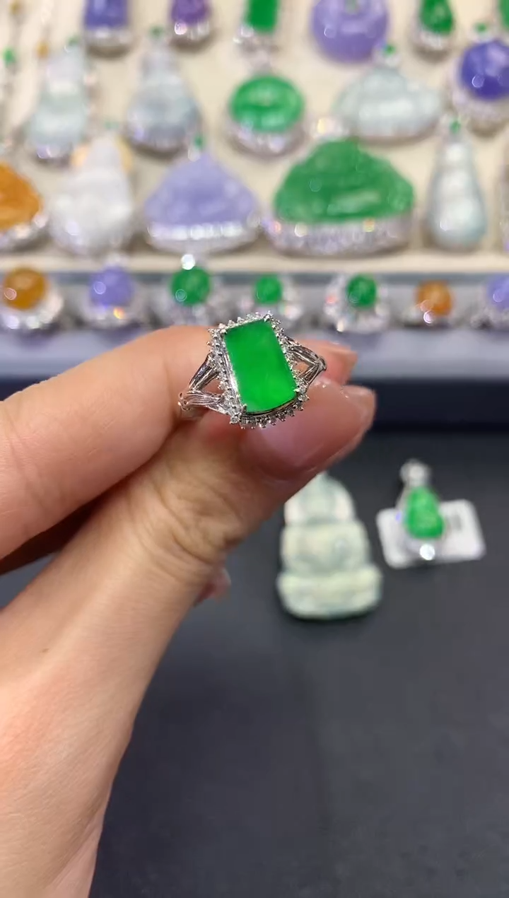 【闪购商品】翡翠戒指18K金镶嵌w7      