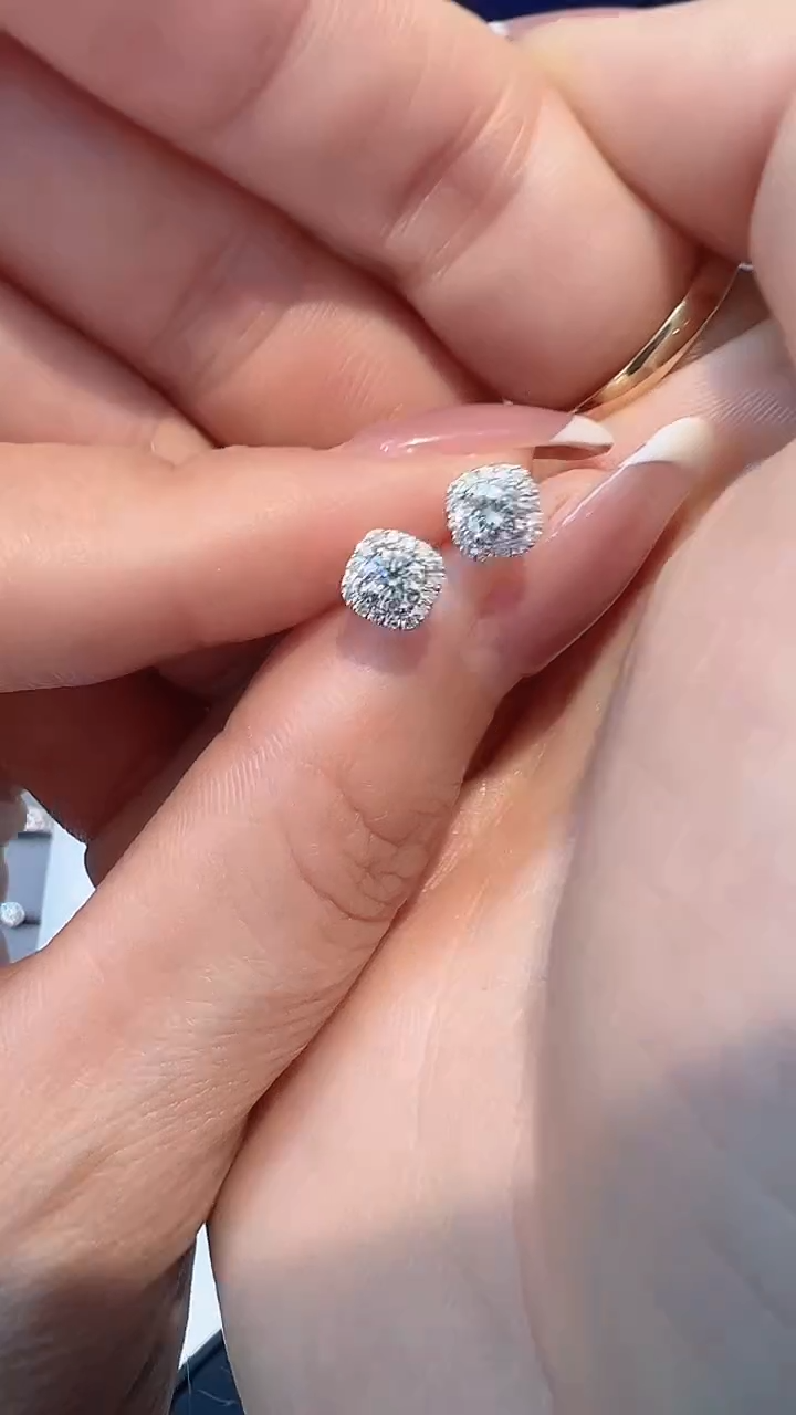 项链18K金镶嵌钻石方型耳钉