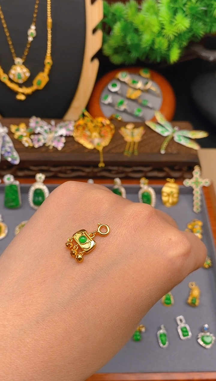 【闪购商品】翡翠吊坠(不含链)银S925镶嵌如意锁