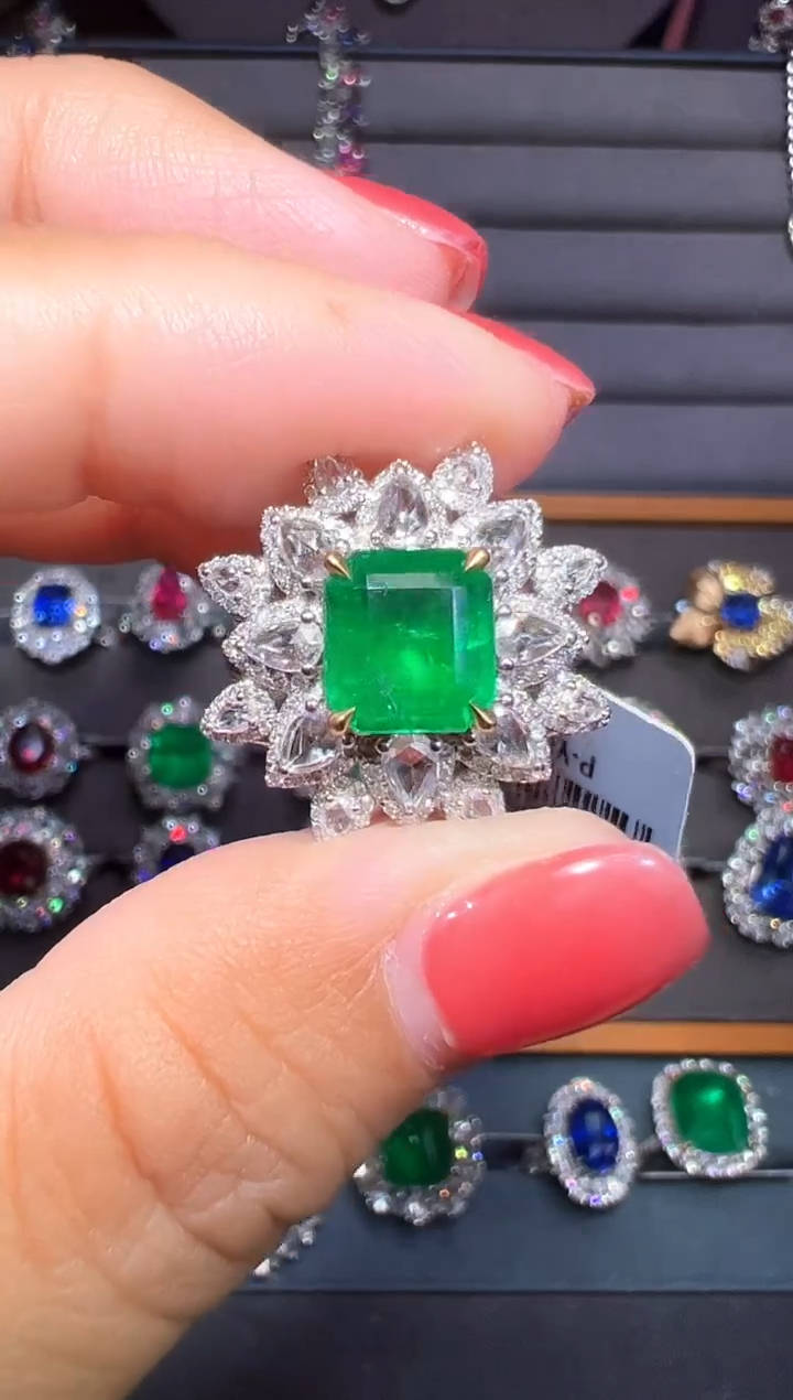 18K金镶嵌2.56ct祖母绿GUILD-VVG