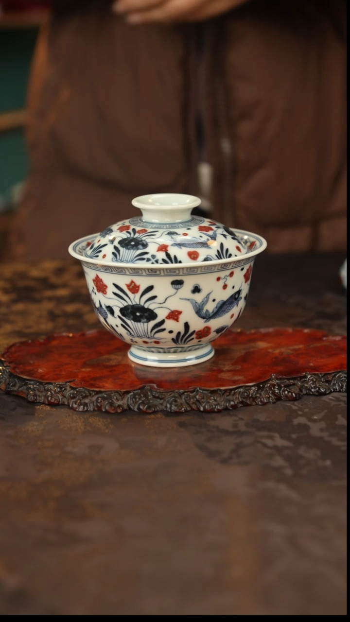 明和堂青花釉里红鱼藻大盖碗