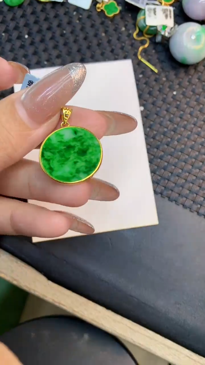 颈饰未镶嵌翡翠1