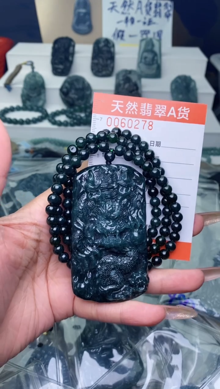 翡翠未镶嵌颈饰················