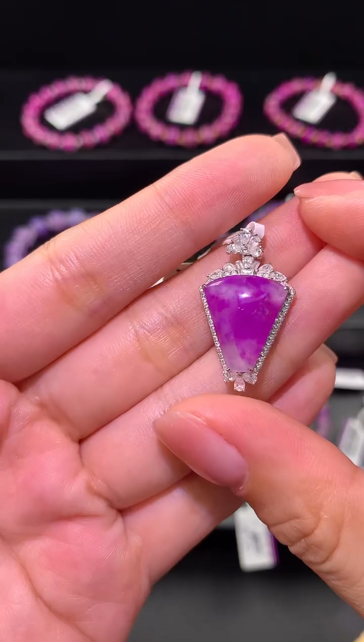 【闪购商品】18K金镶嵌苏纪石（舒俱来）.舒俱来吊坠