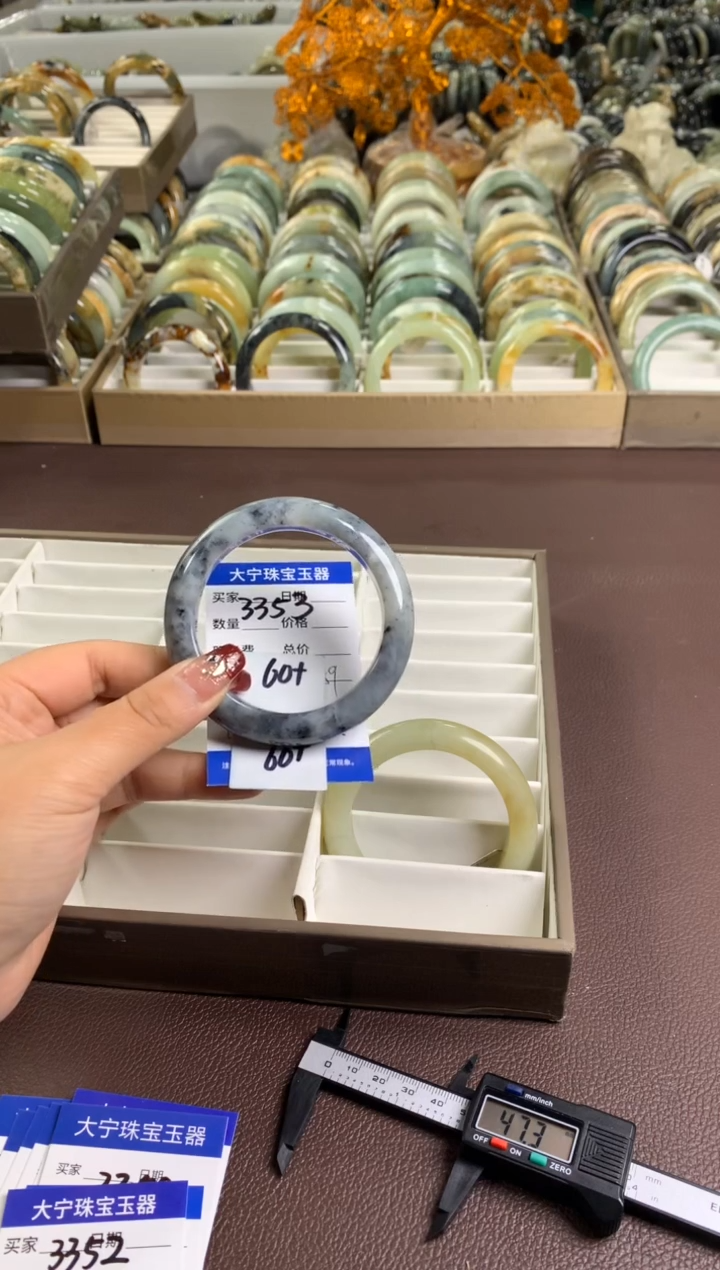 【闪购商品】蛇纹石玉手镯未镶嵌3353