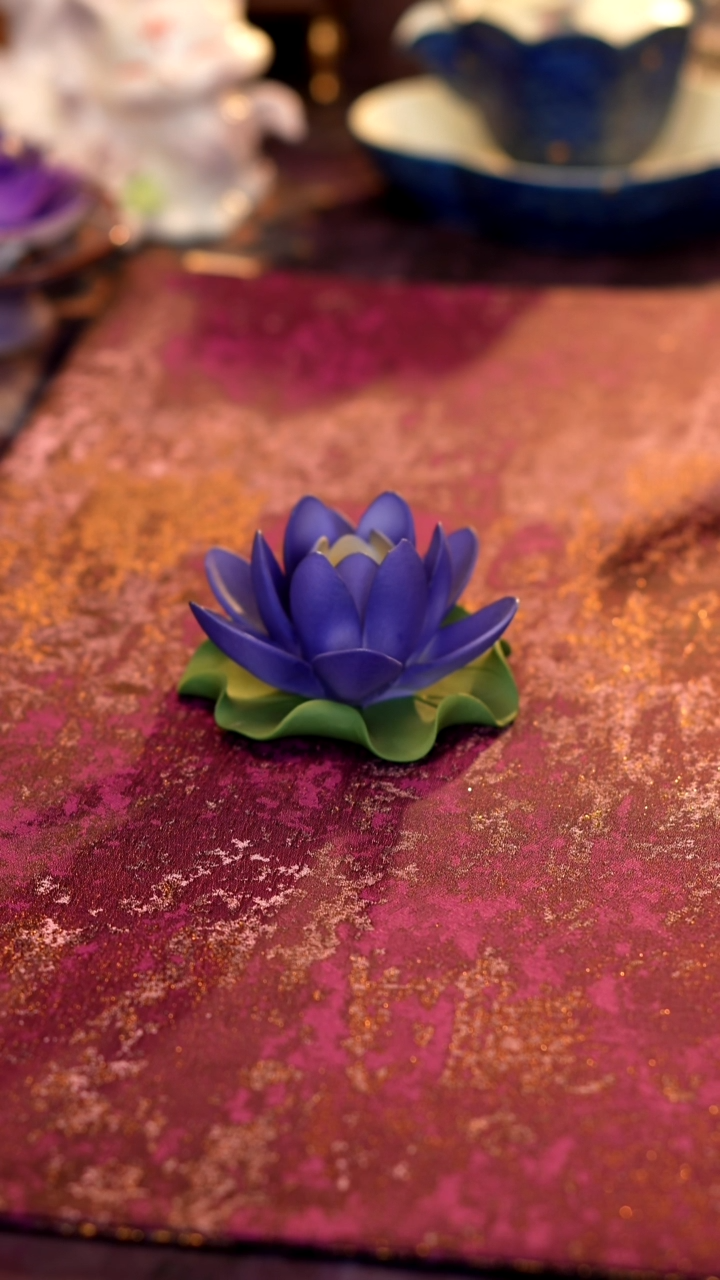 蓝莲花香插···········