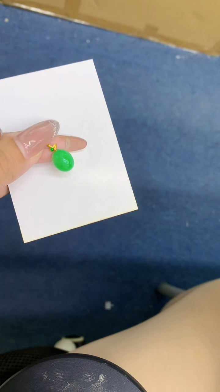 颈饰18K金镶嵌翡翠1