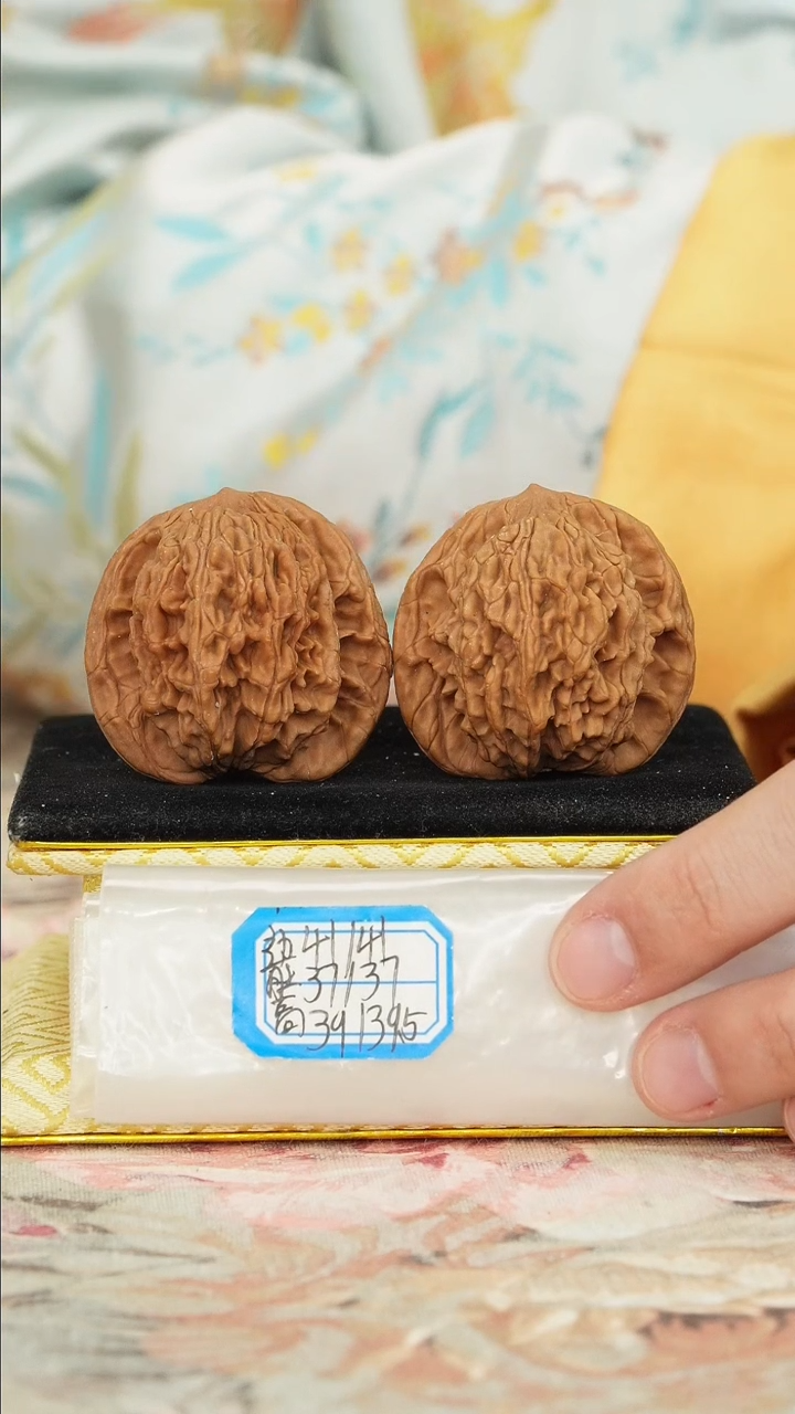 【闪购商品】文玩核桃把件没事虎头