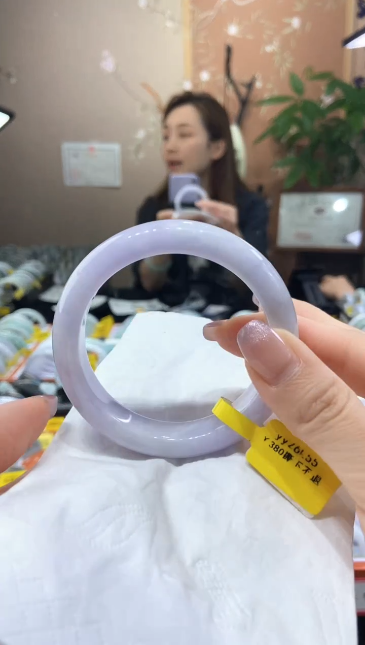 翡翠手镯未镶嵌5556圈口