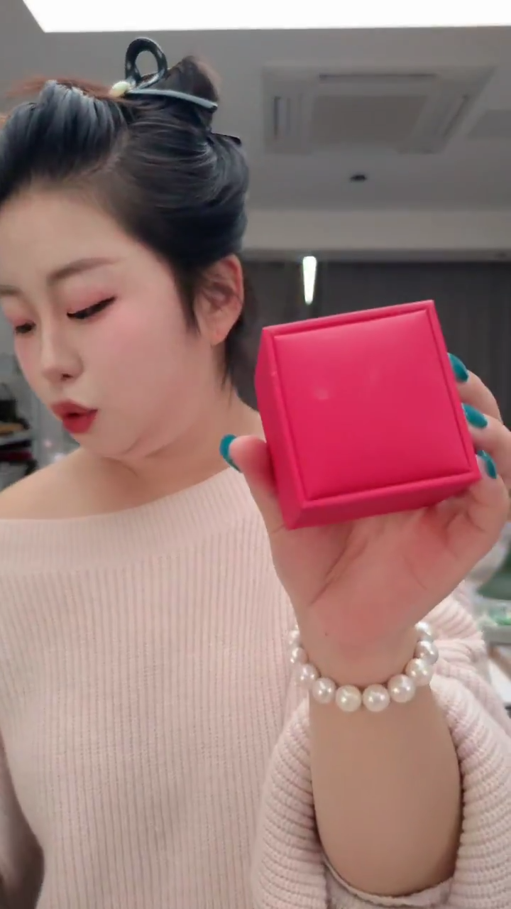 羽毛2213红色盒子