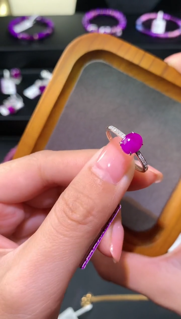 【闪购商品】苏纪石（舒俱来）.18K金镶嵌舒俱来戒指