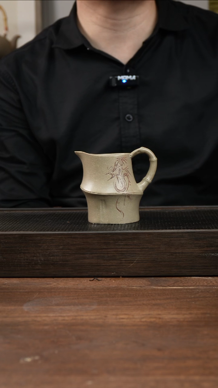 茶杯紫砂餐**石本绿 刻绘蛇  小号竹节公道杯 ！  