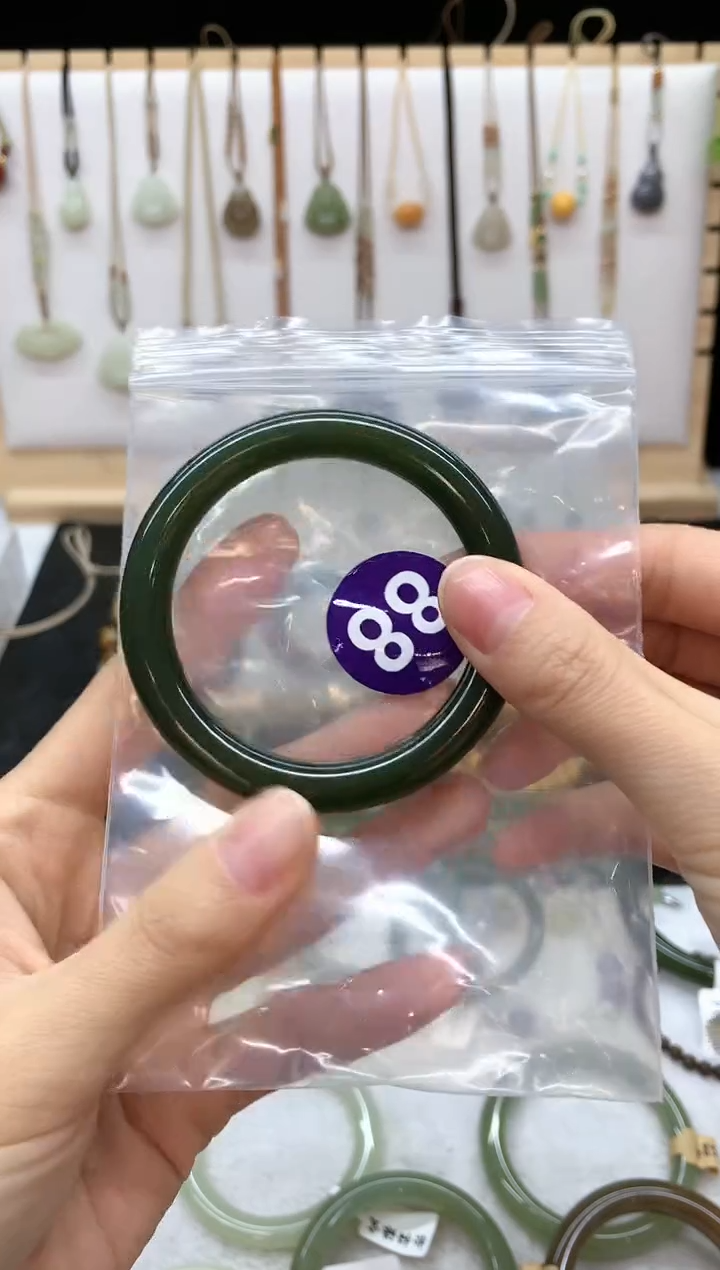 未镶嵌手镯和田玉会***?手镯4