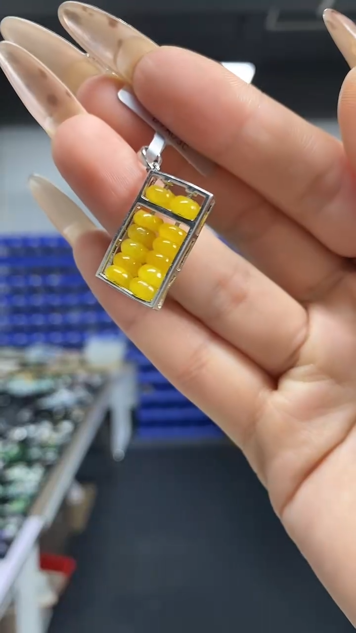 颈饰未镶嵌翡翠多样性发其一颜色微差