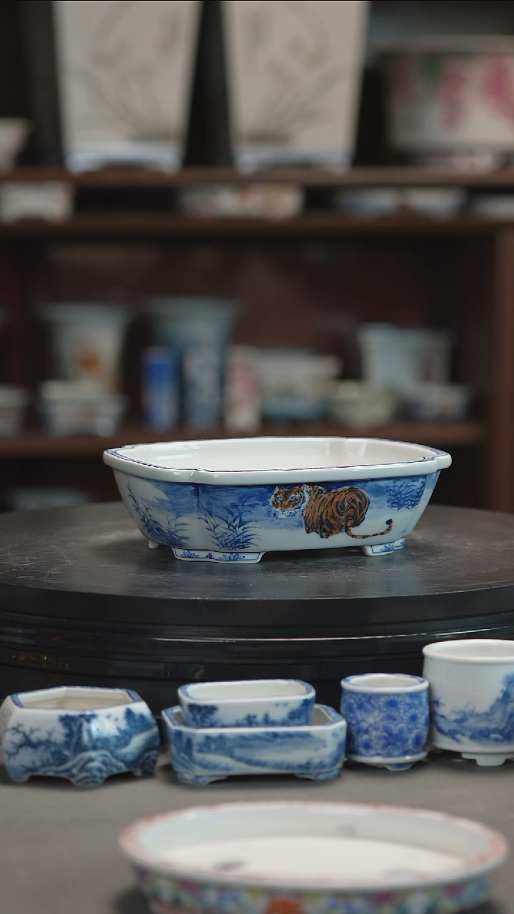 釉下五彩手绘盆?****?釉下五彩手绘盆