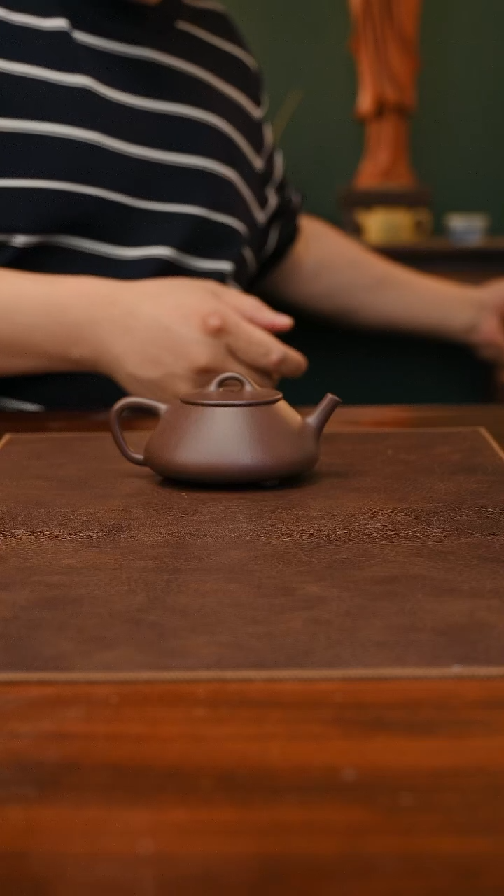 茶壶紫砂何宇盟平盖石瓢