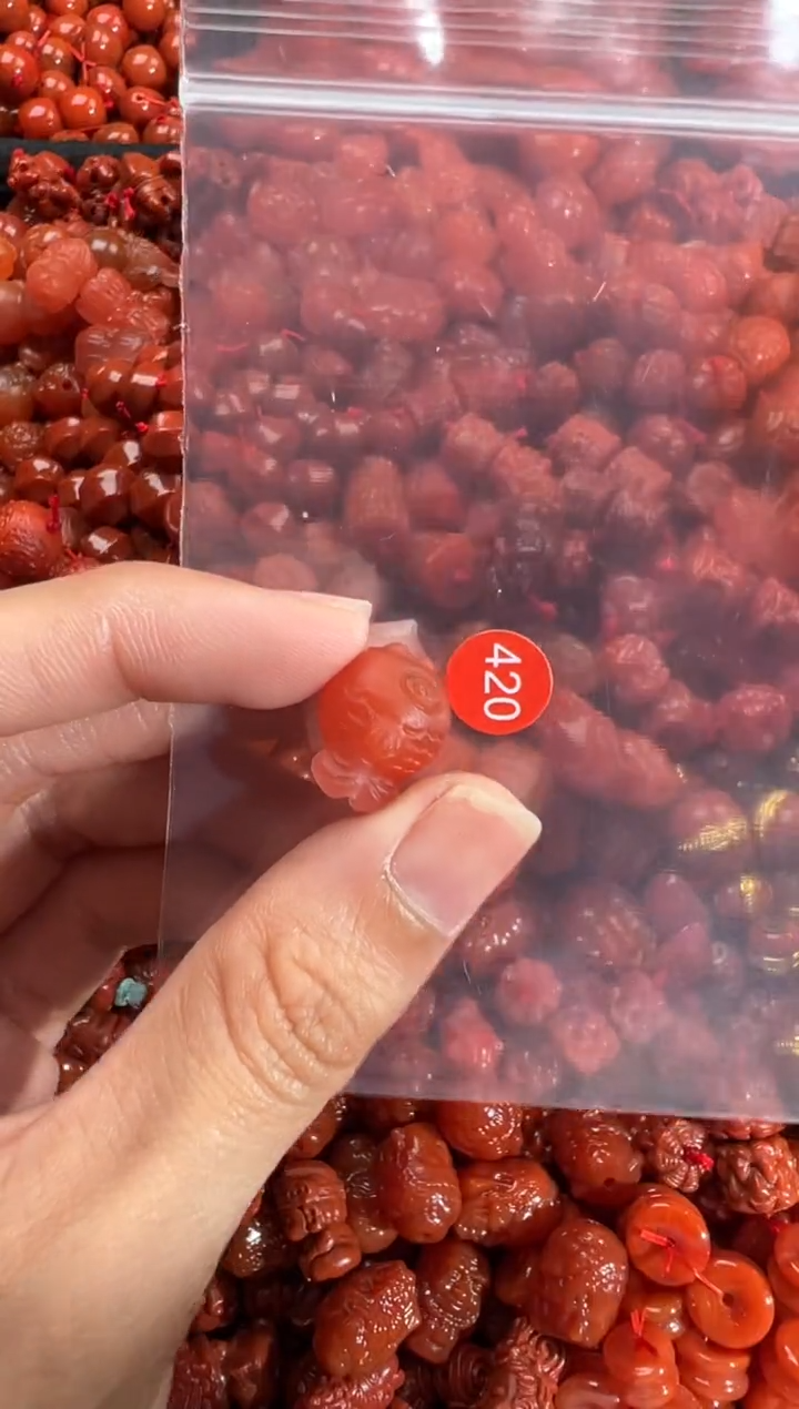 南红玛瑙未镶嵌颈饰1