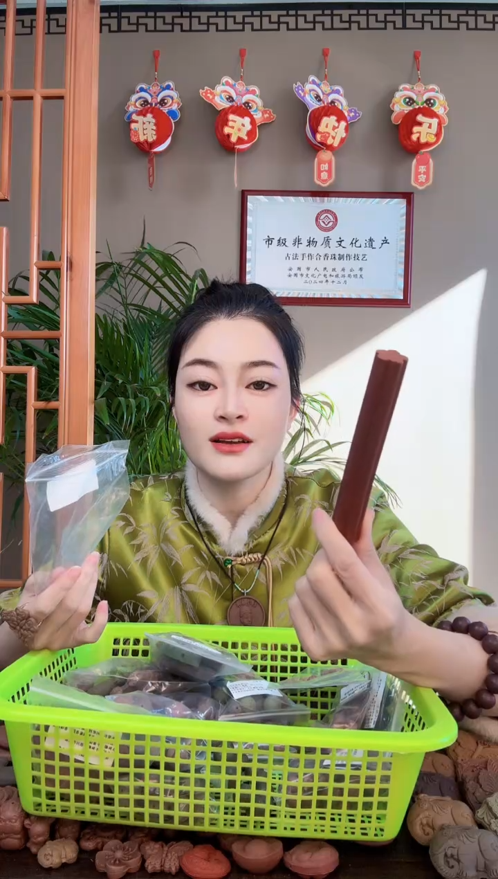 【闪购商品】泥塑瑕疵倾国红麝手把件棒棒