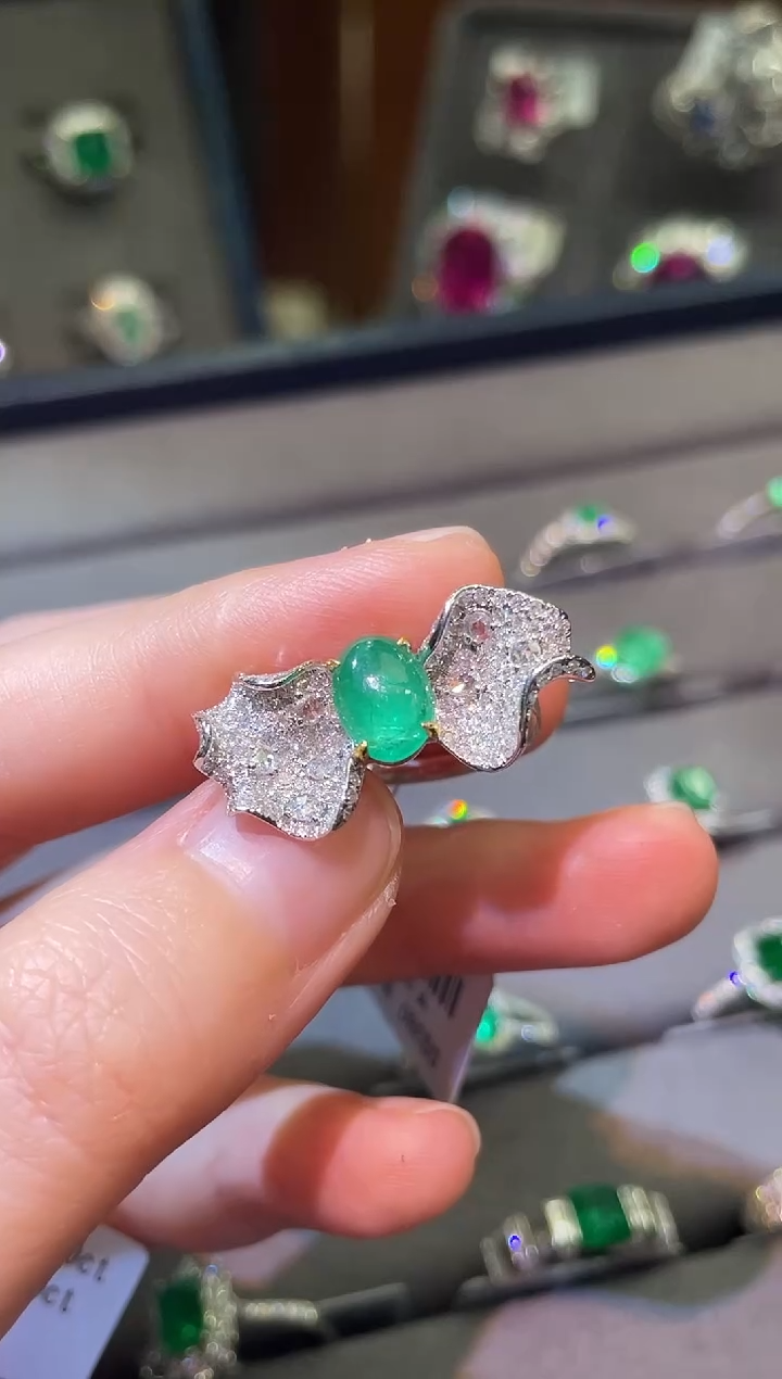 【闪购商品】祖母绿戒指18K金镶嵌0.95ct/两用款