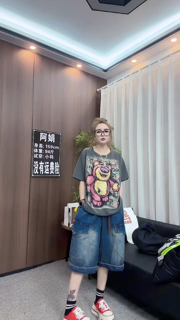 灰色草莓熊短袖。。