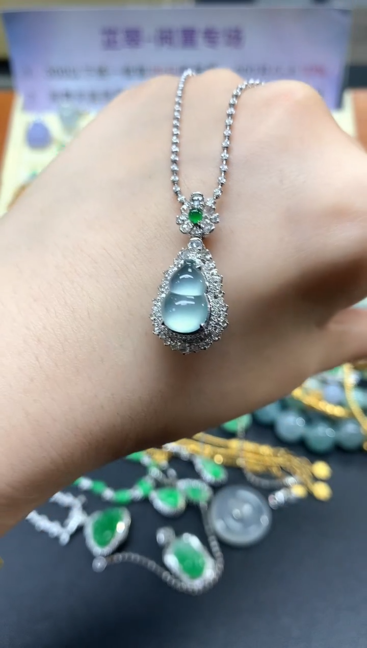 【闪购商品】翡翠吊坠(不含链)18K金镶嵌吊坠|9400+940