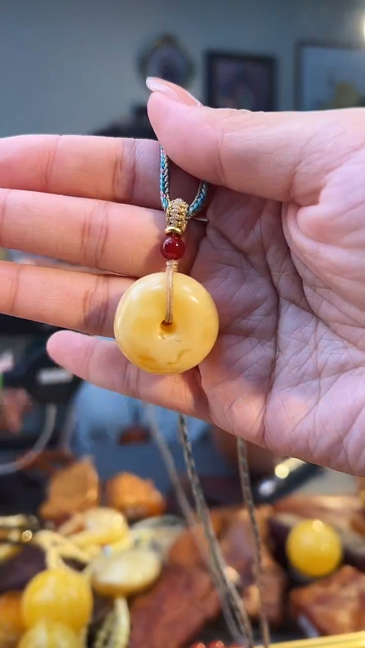 琥珀颈饰未镶嵌成品