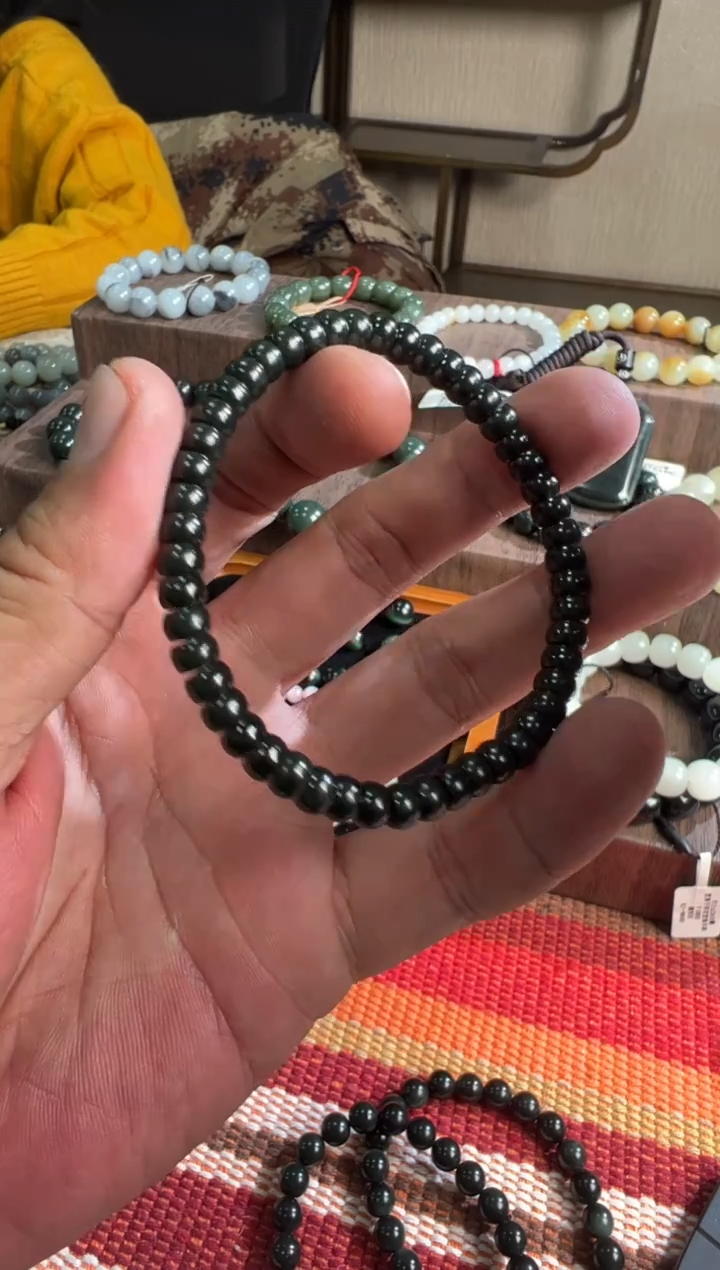 未镶嵌手链和田玉黑青子料卡6直切手串