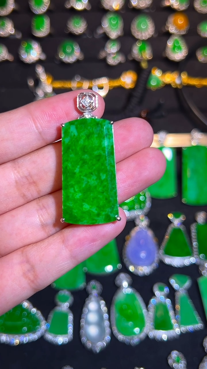 颈饰未镶嵌翡翠吊坠