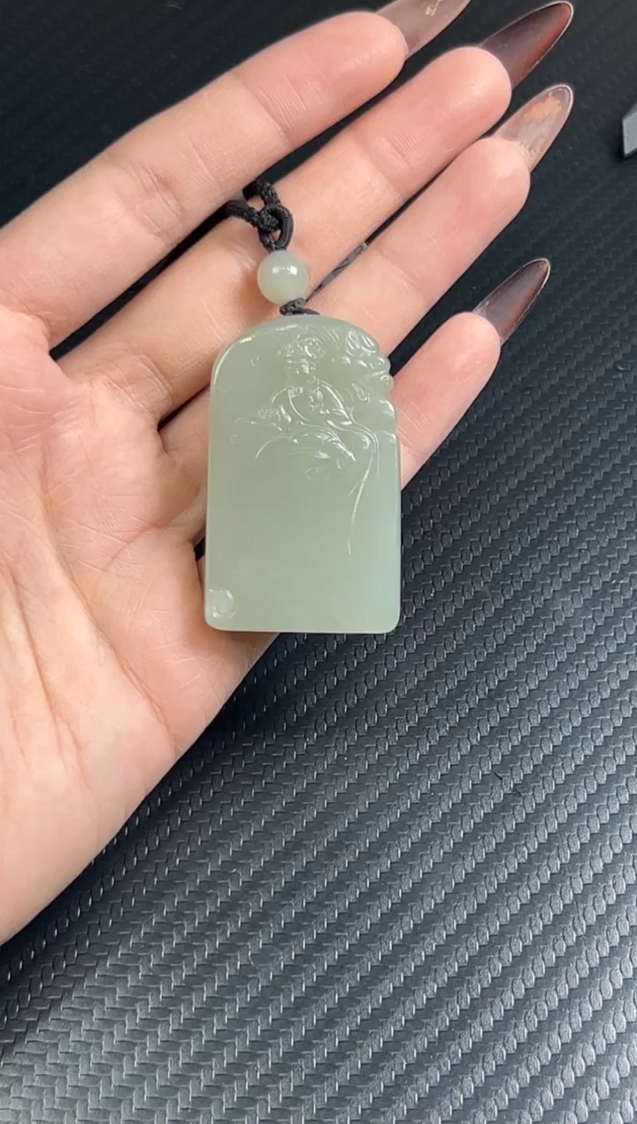 吊坠(赠链)未镶嵌和田玉且末近矿微色差吊坠sm 