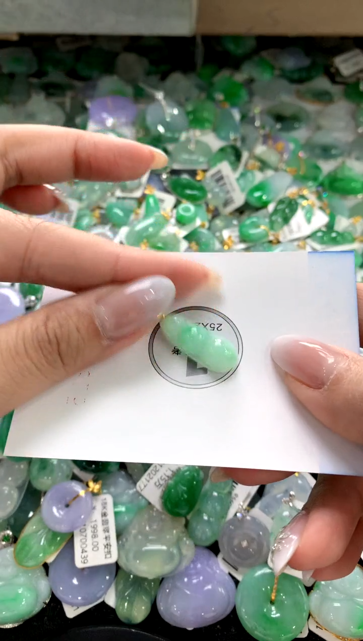 颈饰18K金镶嵌翡翠1111111111111111