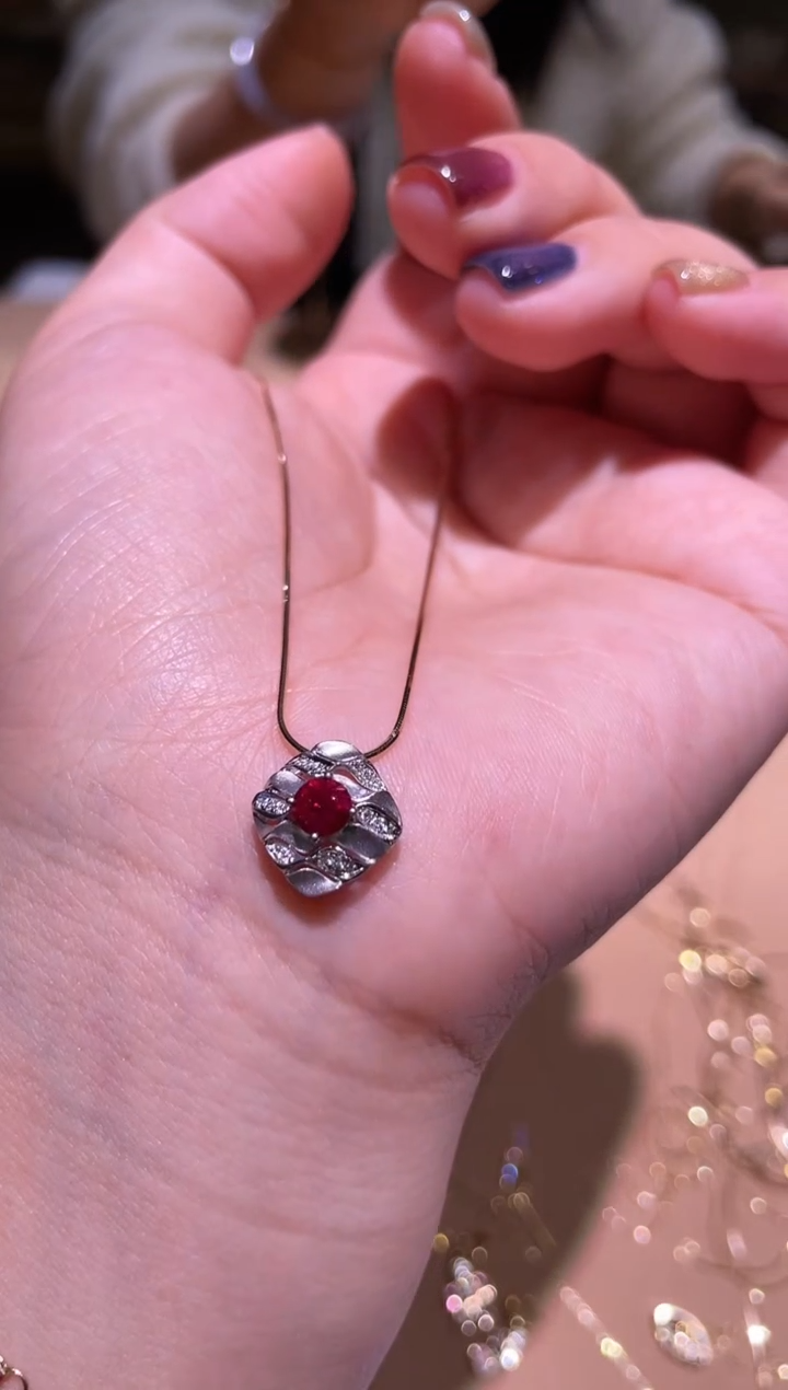 【闪购商品】红宝石吊坠(不含链)18K金镶嵌18K金缅甸红宝石钻石吊坠