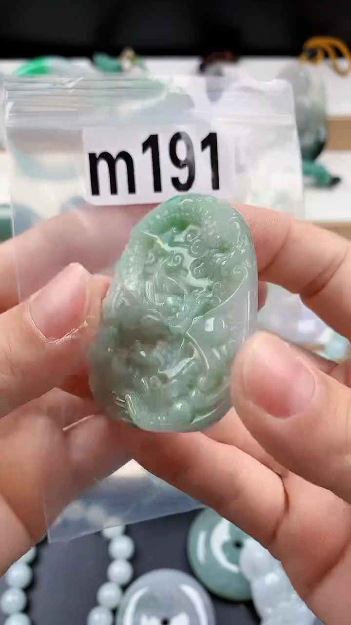 颈饰未镶嵌翡翠天然翡翠吊坠挂件