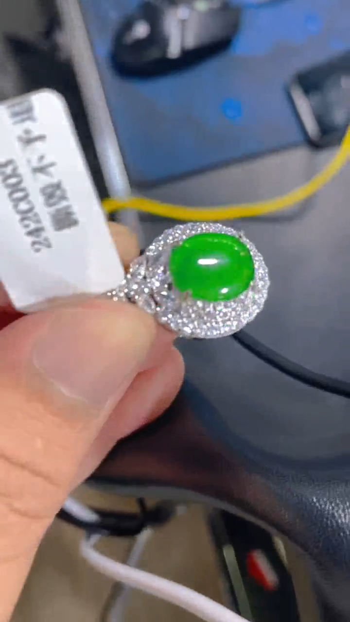 【闪购商品】翡翠吊坠(赠链)未镶嵌0984647893多样性发一