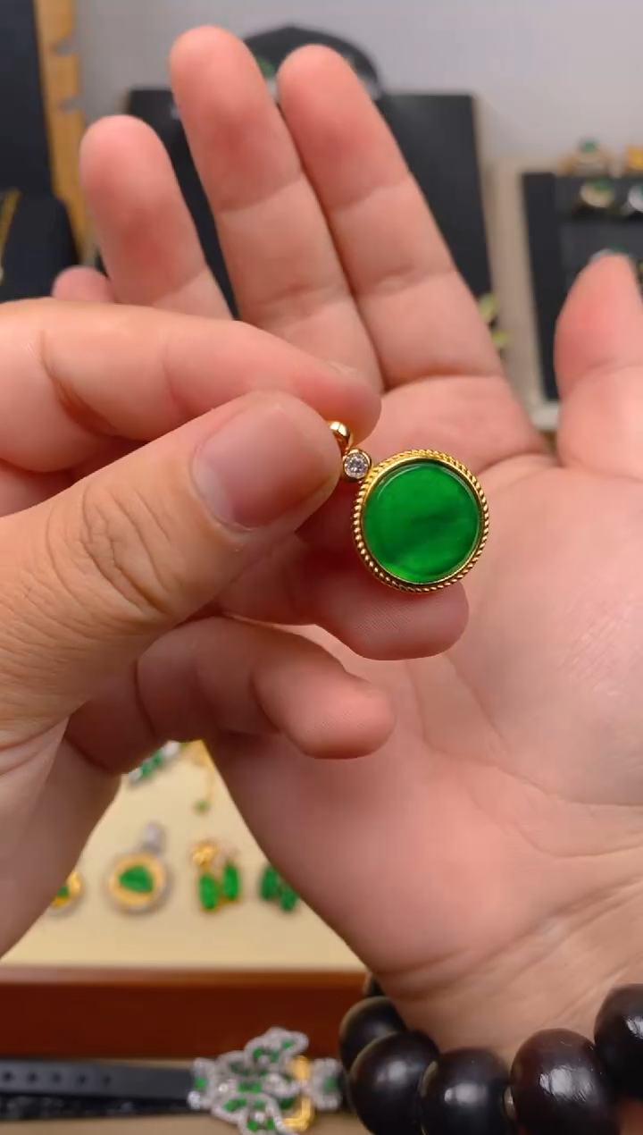 【闪购商品】翡翠吊坠(不含链)银S925镶嵌圆牌