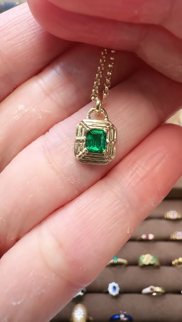 【闪购商品】祖母绿吊坠(不含链)18K金镶嵌18K金祖母绿吊坠