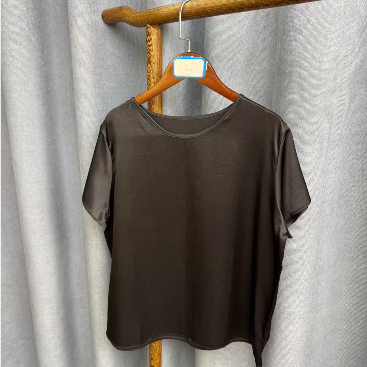 （瑕疵）秋季新款休闲时尚圆领桑蚕丝短袖上衣女Z135