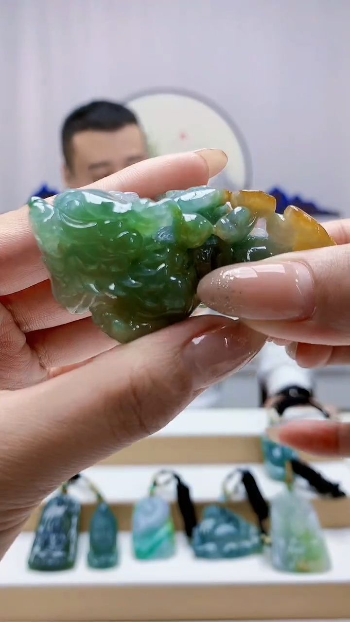 未镶嵌定制翡翠4898MM-毛货挂件189