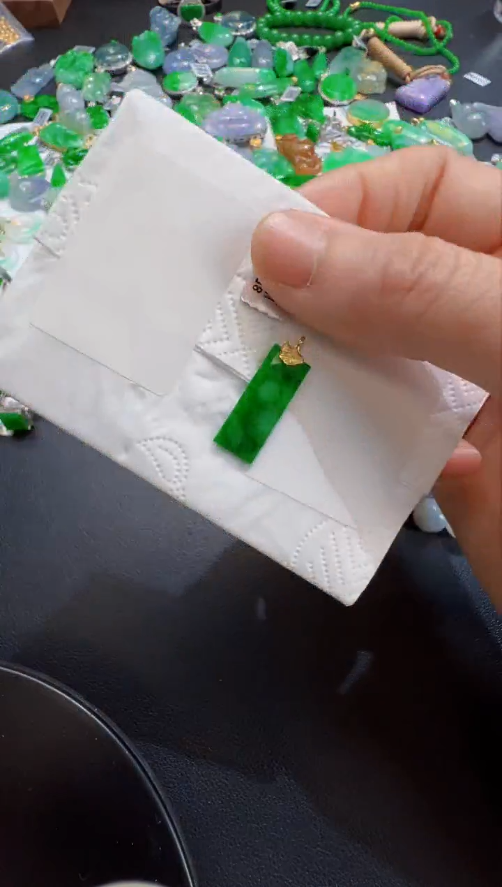 【闪购商品】翡翠吊坠(不含链)18K金镶嵌568