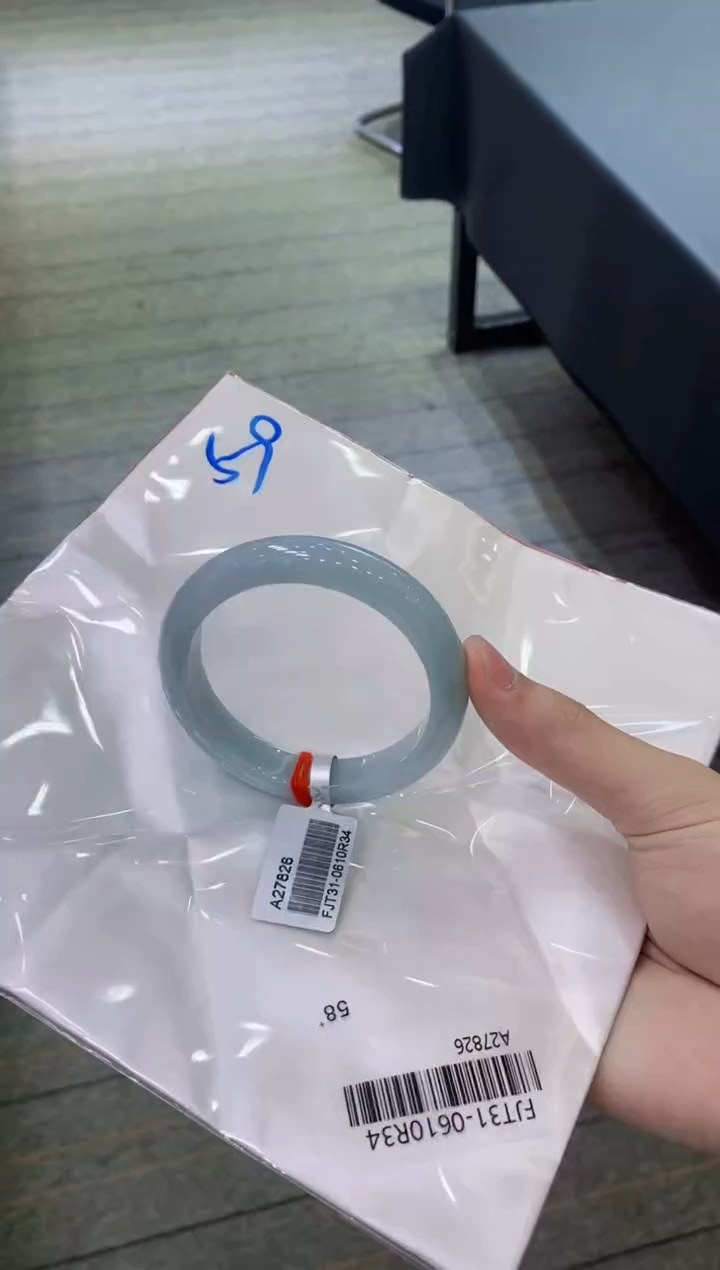 【闪购商品】翡翠手镯未镶嵌        