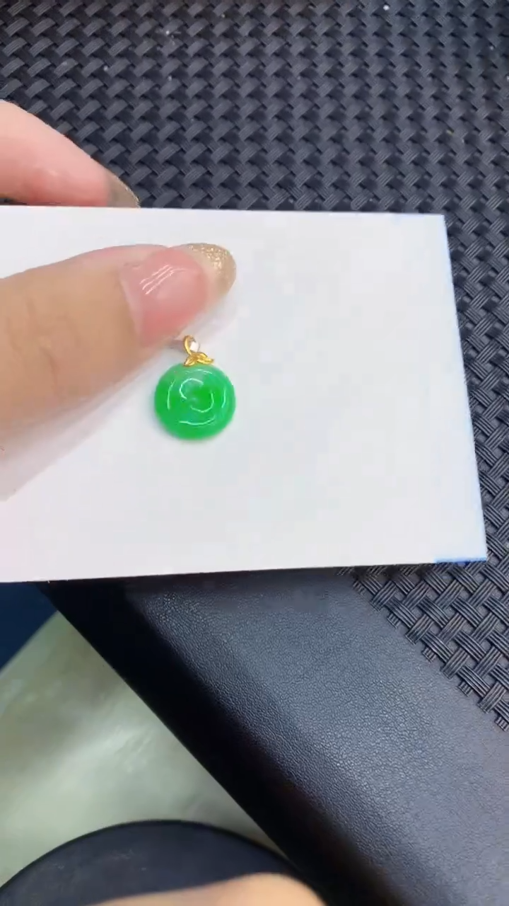 翡翠18K金镶嵌颈饰             8